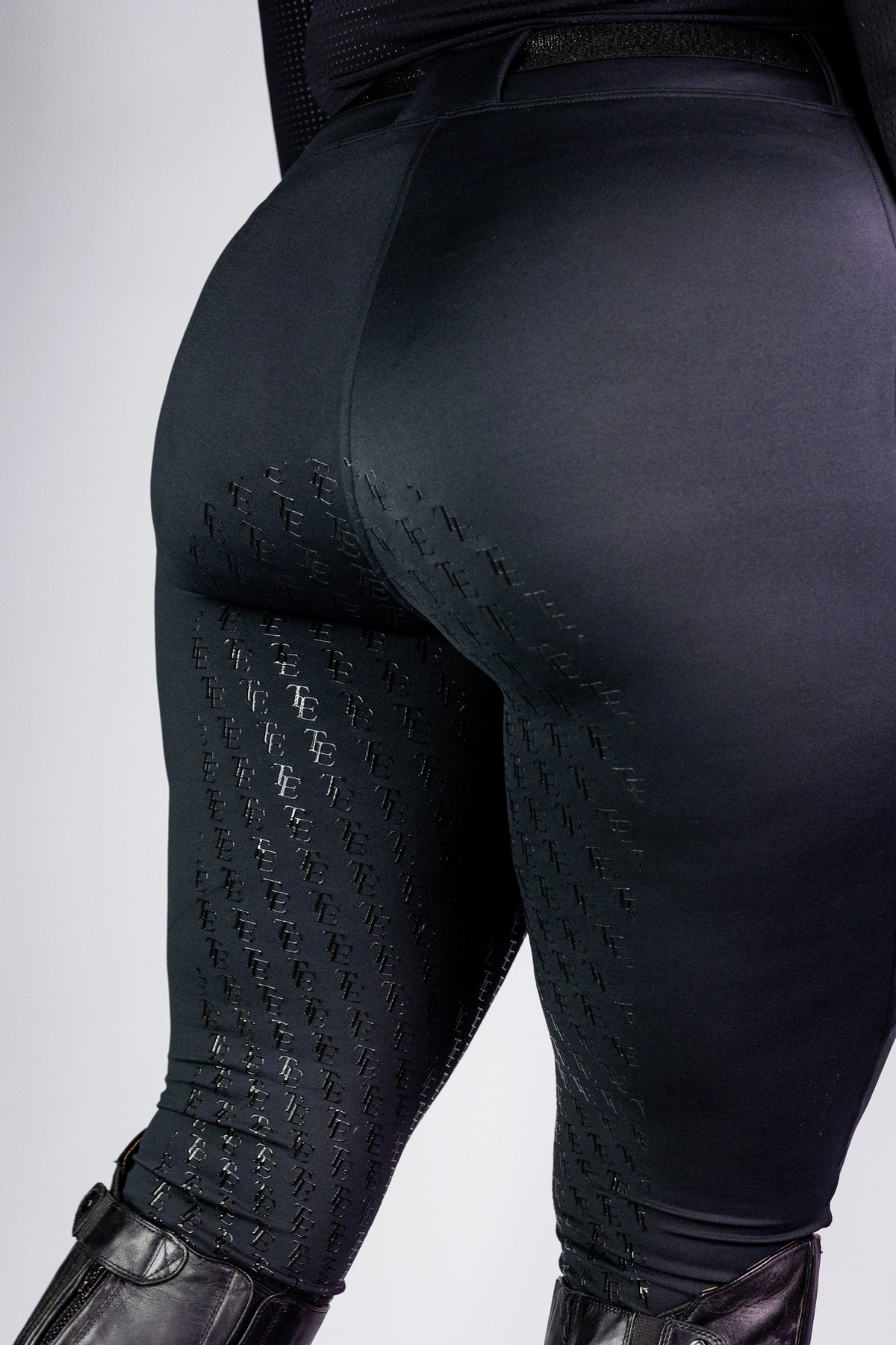 Everyday Elevate Riding Leggings